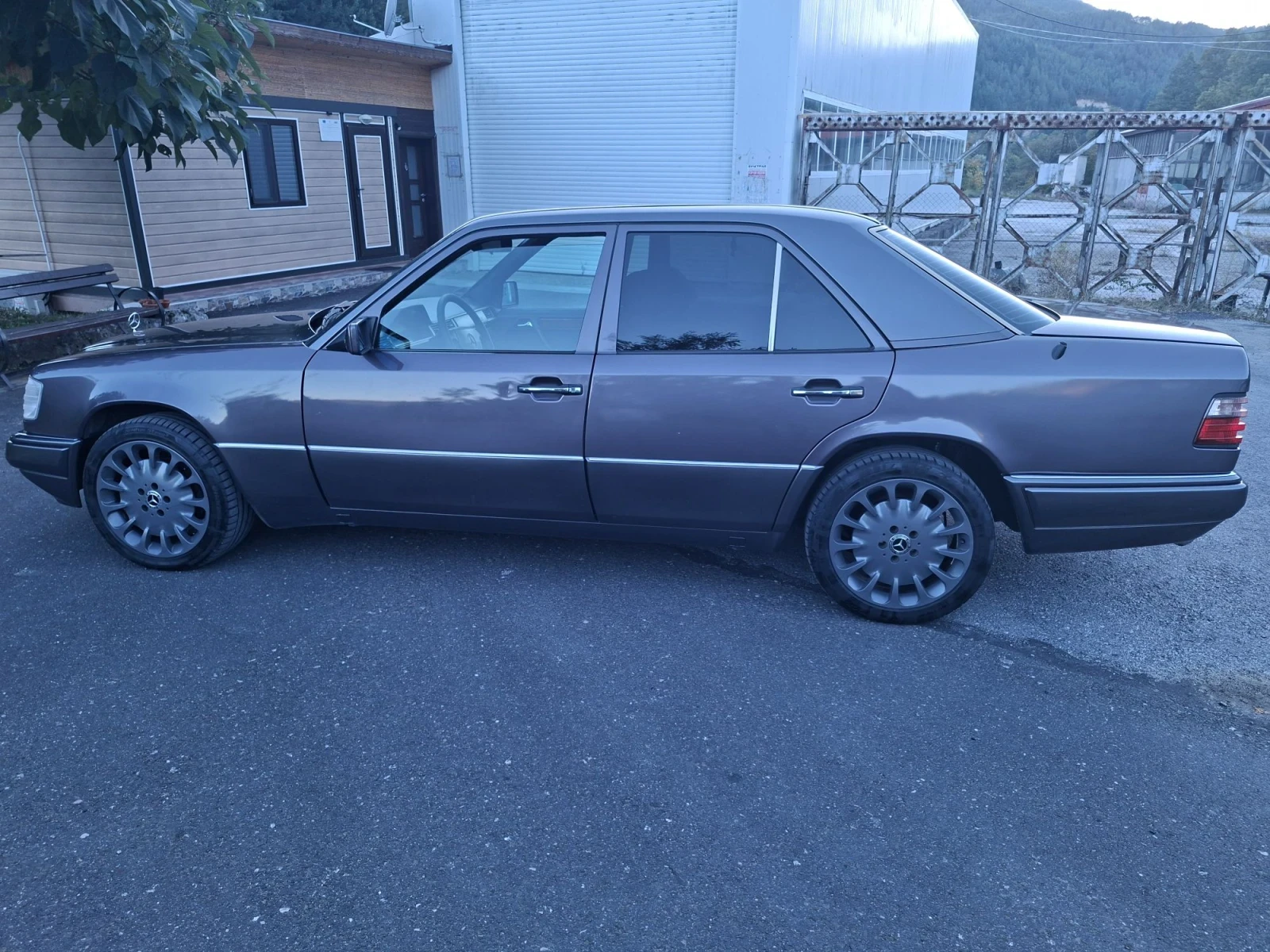 Mercedes-Benz E 280, снимка 8 - Автомобили и джипове - 56341453