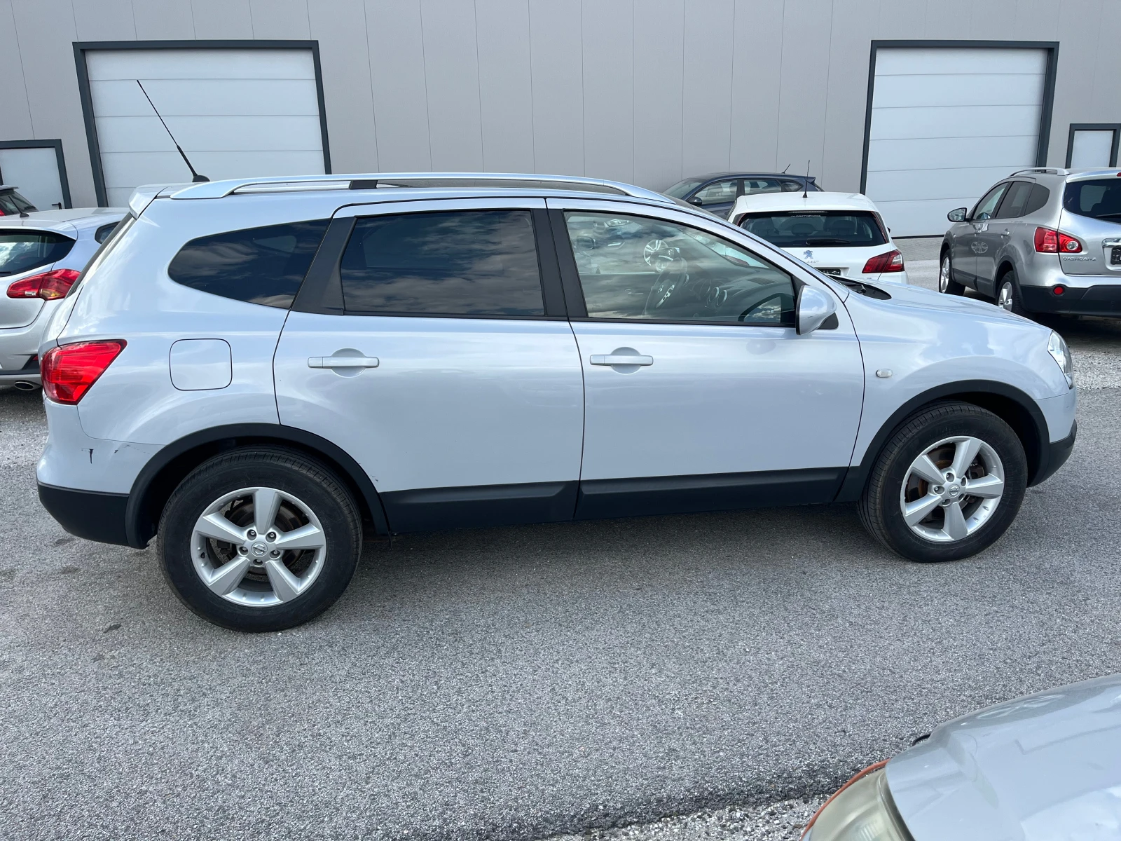Nissan Qashqai 7 места/4x4 - изображение 4