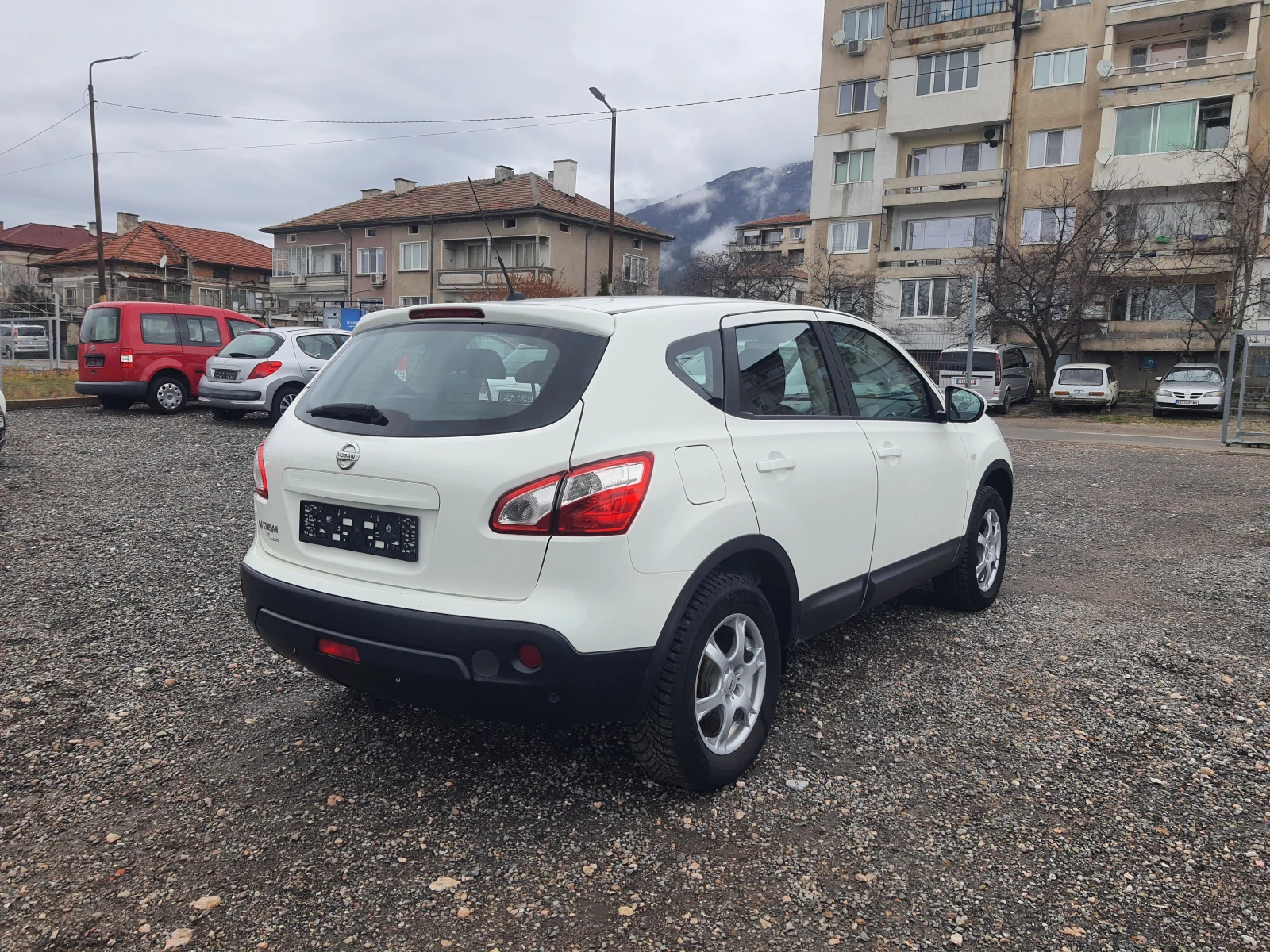Nissan Qashqai  1.6 facelift - изображение 4