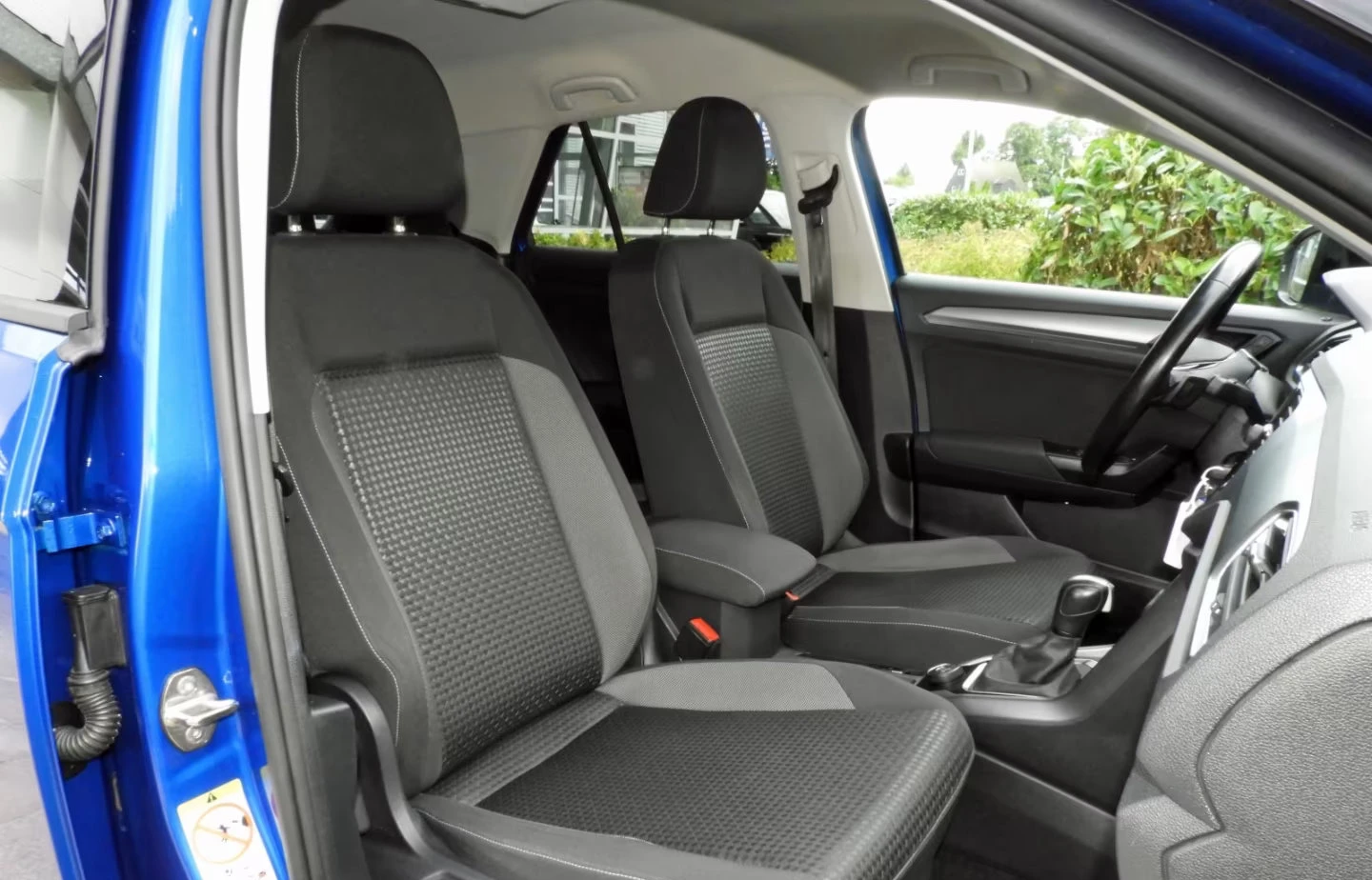 VW T-Roc 2.0TDI/150HP/R-LINE/4M/CAM/ACC/134z, снимка 13 - Автомобили и джипове - 53783774