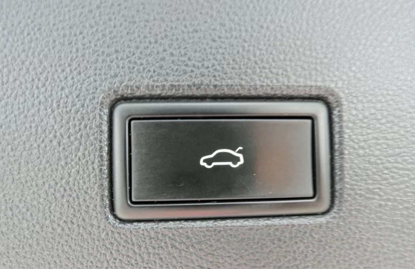 VW T-Roc 2.0TDI/150HP/R-LINE/4M/CAM/ACC/134z - изображение 9