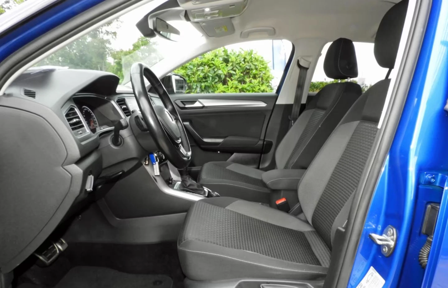 VW T-Roc 2.0TDI/150HP/R-LINE/4M/CAM/ACC/134z, снимка 12 - Автомобили и джипове - 53783774