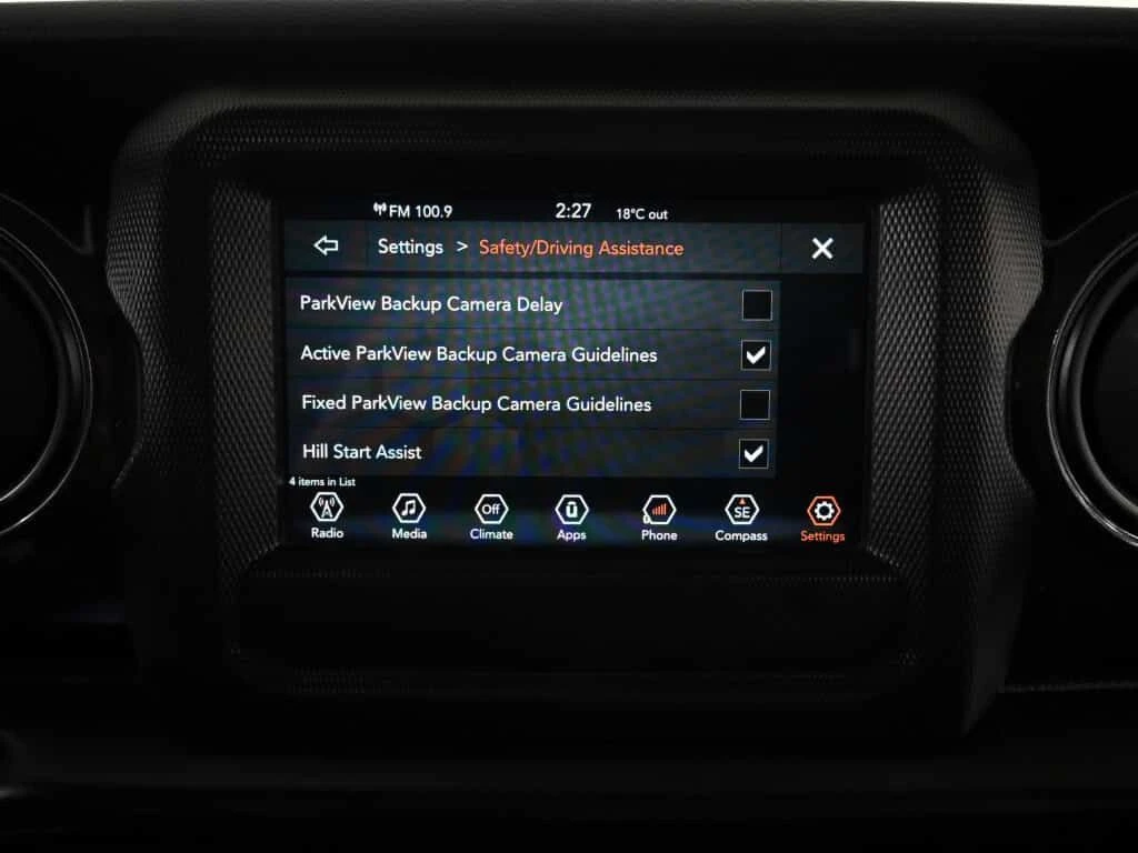 Jeep Wrangler * Sport No Accident Apple CarPlay Cruise Control R, снимка 17 - Автомобили и джипове - 54114591