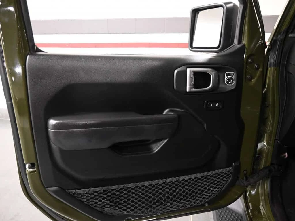 Jeep Wrangler * Sport No Accident Apple CarPlay Cruise Control R, снимка 11 - Автомобили и джипове - 54114591