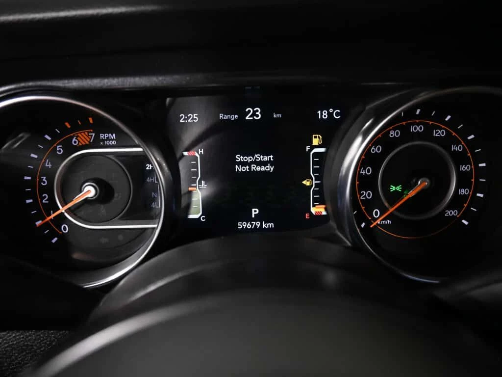 Jeep Wrangler * Sport No Accident Apple CarPlay Cruise Control R, снимка 13 - Автомобили и джипове - 54114591