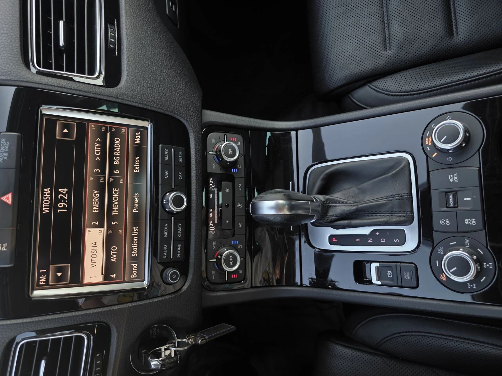 VW Touareg 3.0TDI FULL SERVICE HISTORY , снимка 10 - Автомобили и джипове - 54350602