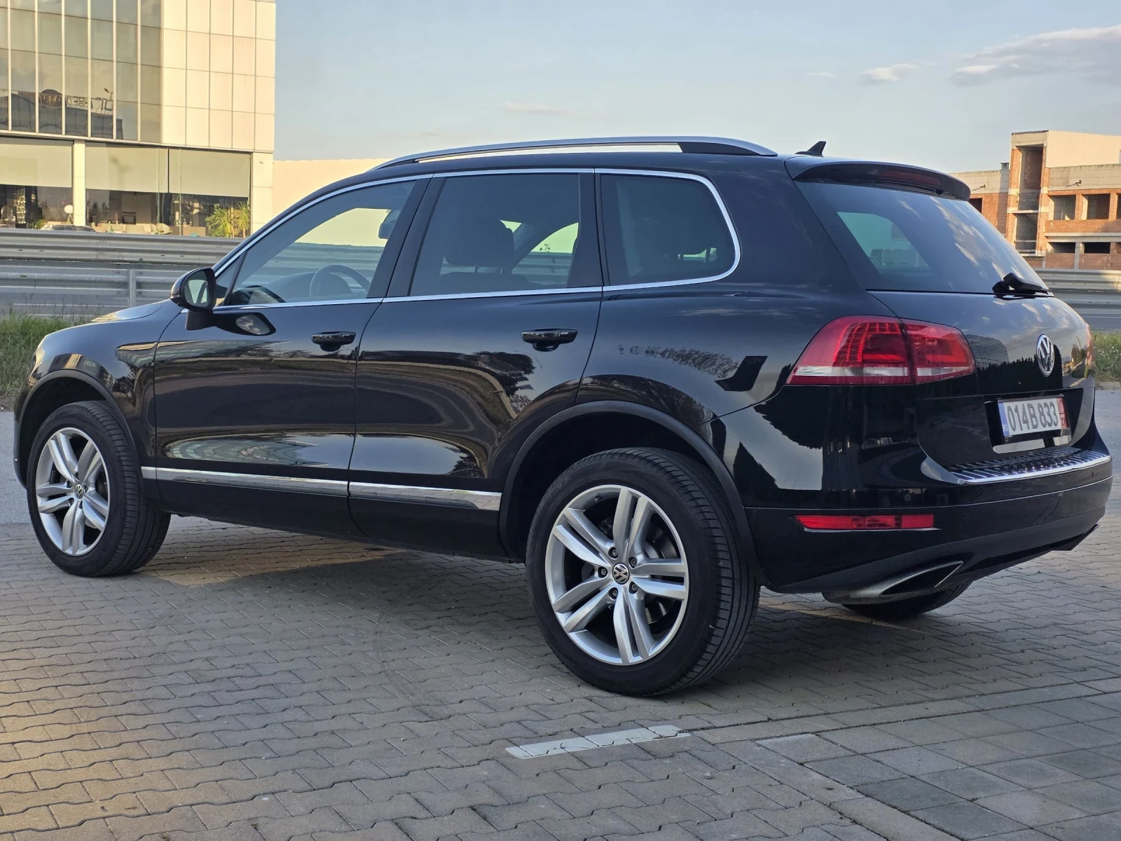 VW Touareg 3.0TDI FULL SERVICE HISTORY , снимка 3 - Автомобили и джипове - 54350602