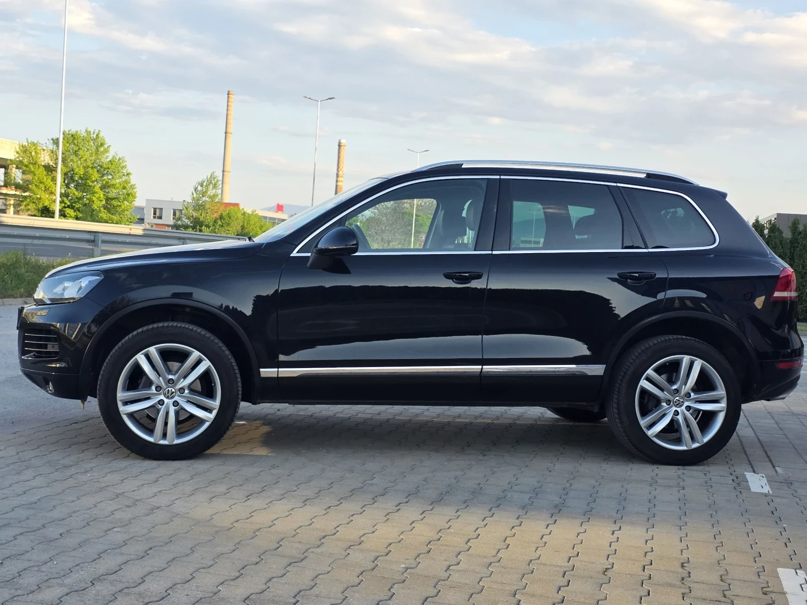 VW Touareg 3.0TDI FULL SERVICE HISTORY , снимка 2 - Автомобили и джипове - 54350602