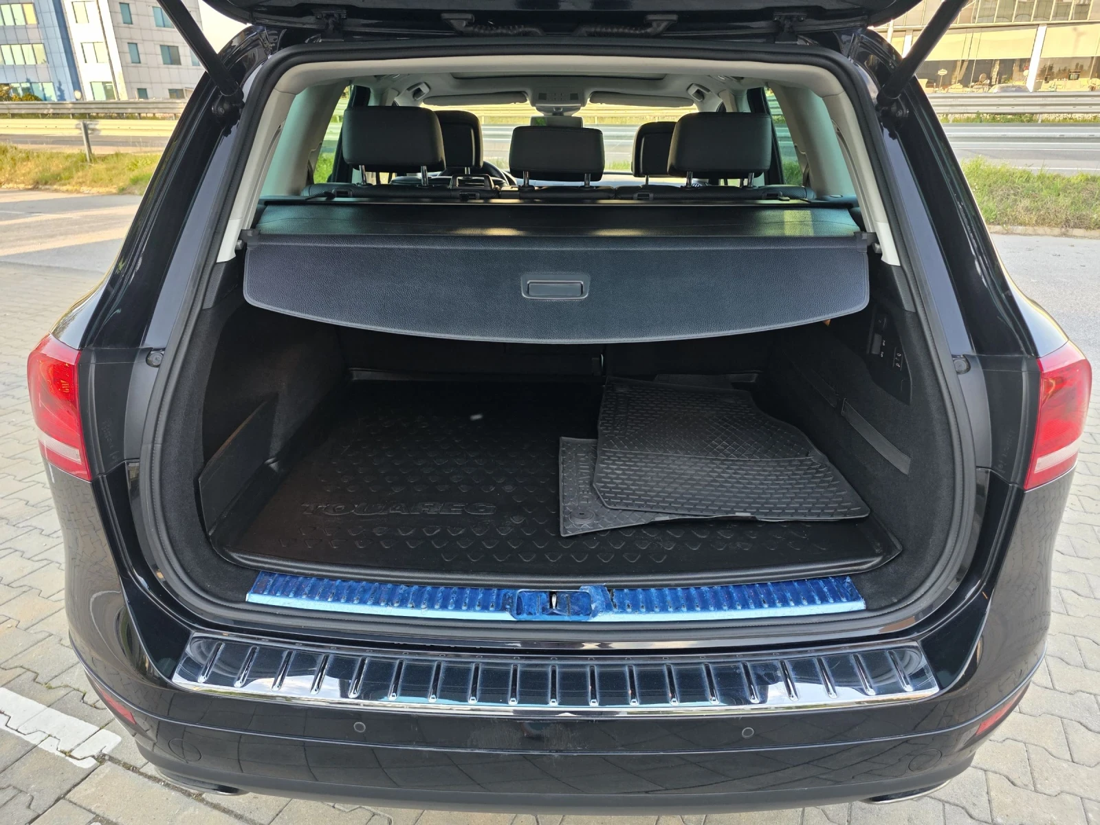 VW Touareg 3.0TDI FULL SERVICE HISTORY , снимка 15 - Автомобили и джипове - 54350602