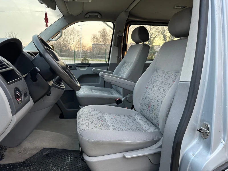 VW T5 Товаропътнически 4+ 1* Климатик* 2.5, снимка 9 - Бусове и автобуси - 48897715