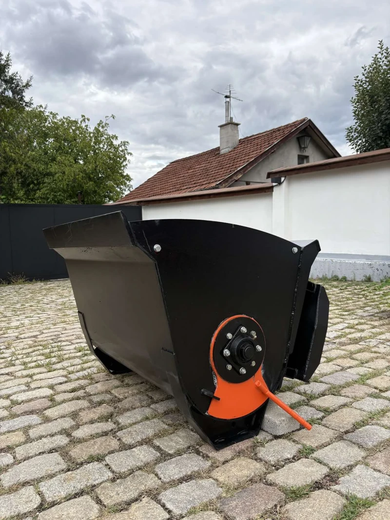 Мини челни товарачи Komatsu, снимка 5 - Индустриална техника - 52033083