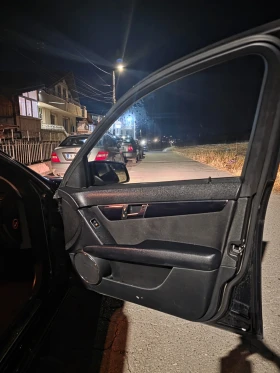 Mercedes-Benz C 200, снимка 16 - Автомобили и джипове - 53658071