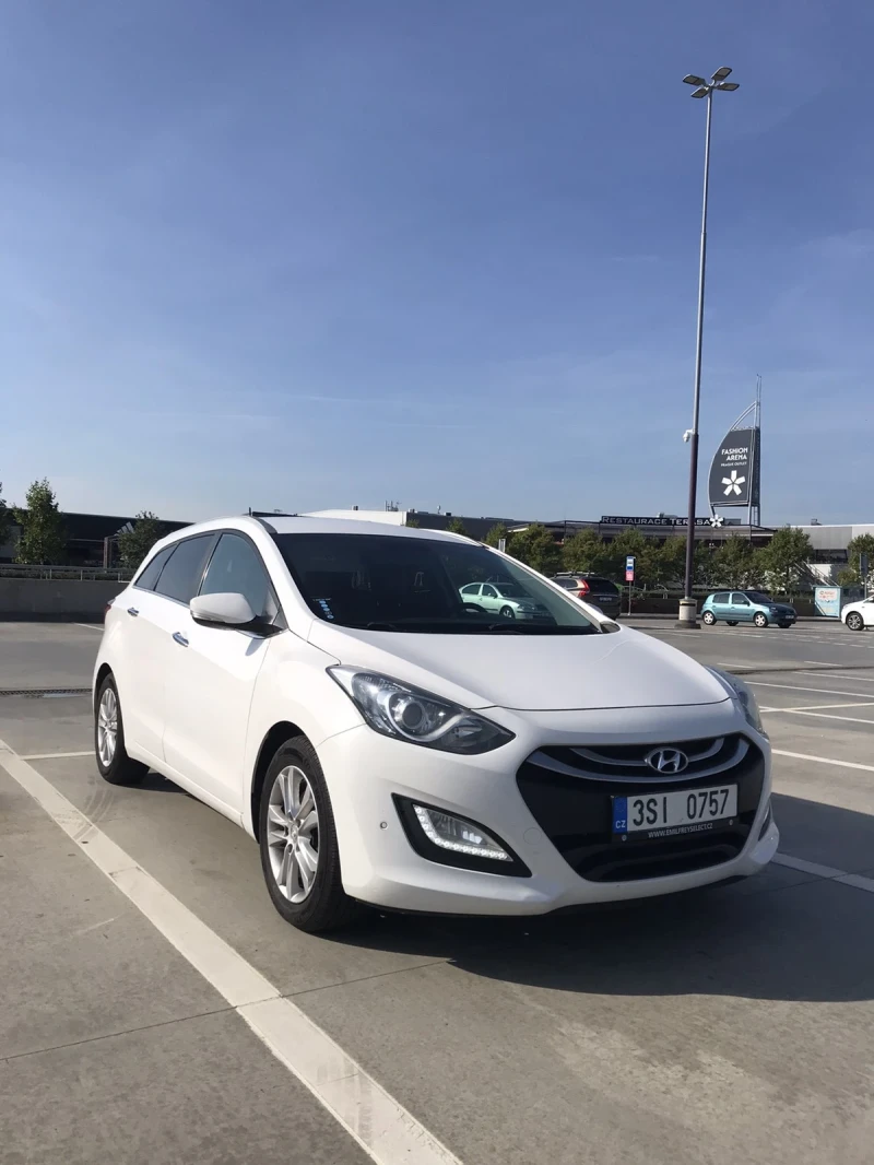 Hyundai I30 1.6 CRDI 16V 110 k.c.Automat-Weekend , снимка 1 - Автомобили и джипове - 47901273