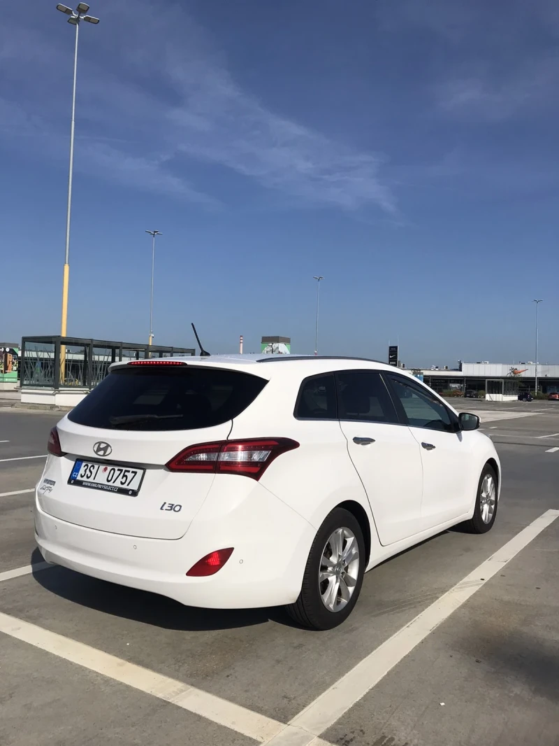 Hyundai I30 1.6 CRDI 16V 110 k.c.Automat-Weekend , снимка 4 - Автомобили и джипове - 47901273