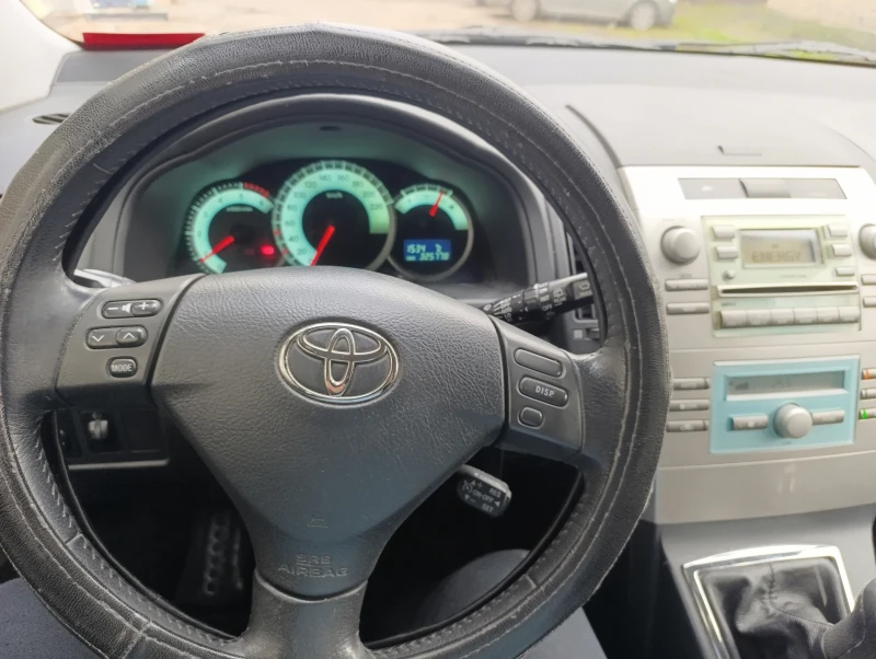 Toyota Corolla verso, снимка 8 - Автомобили и джипове - 48271168