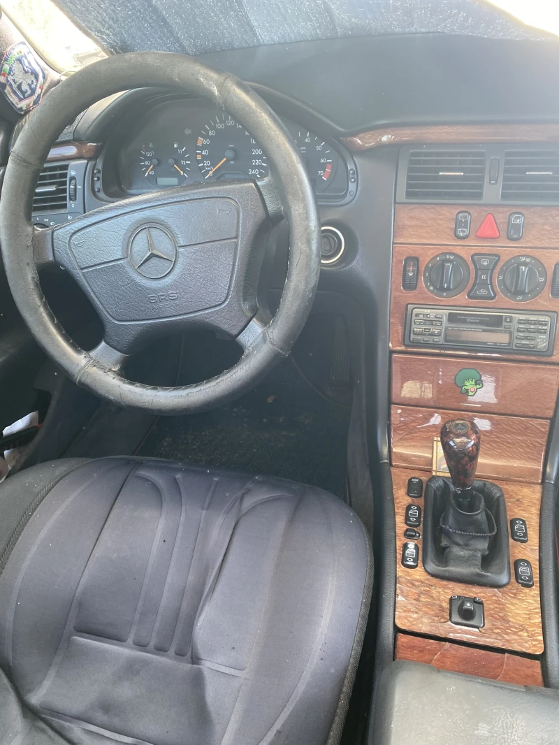 Mercedes-Benz E 200 На Части, снимка 7 - Автомобили и джипове - 52514968