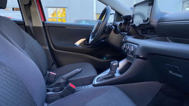 Toyota Yaris 1.5 TNGA CHIC EXTRA, снимка 15 - Автомобили и джипове - 52296103