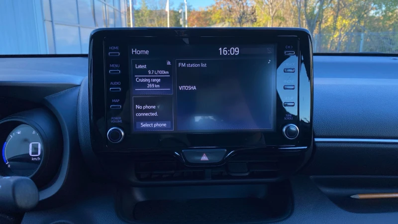 Toyota Yaris 1.5 TNGA CHIC EXTRA, снимка 16 - Автомобили и джипове - 52296103