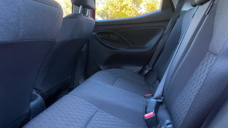 Toyota Yaris 1.5 TNGA CHIC EXTRA, снимка 12 - Автомобили и джипове - 52296103