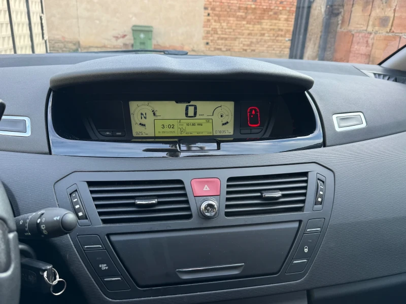 Citroen C4 Picasso 1.6 е-hdi АВТОМАТ 78хил. Км, снимка 12 - Автомобили и джипове - 52708876