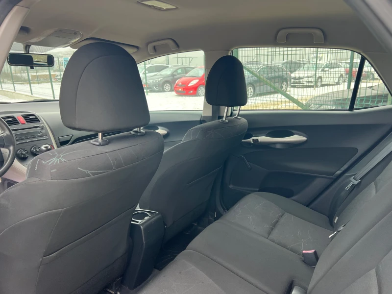 Toyota Auris 1.4i 16v/101p.s-Klima/5 vrati, снимка 7 - Автомобили и джипове - 53225386