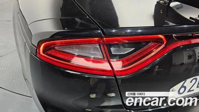 Kia Stinger 3.3 Turbo AWD* GT* Обдухване* Подгрев* 360 камера*, снимка 11 - Автомобили и джипове - 54700445