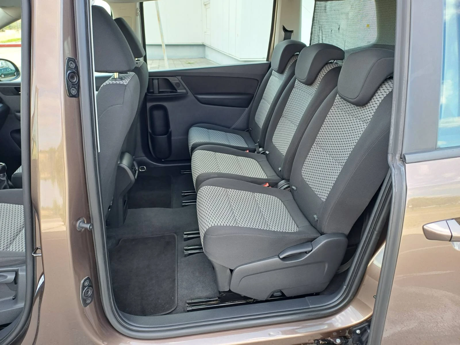 VW Sharan 2.0 TDI 140k.s. - изображение 9