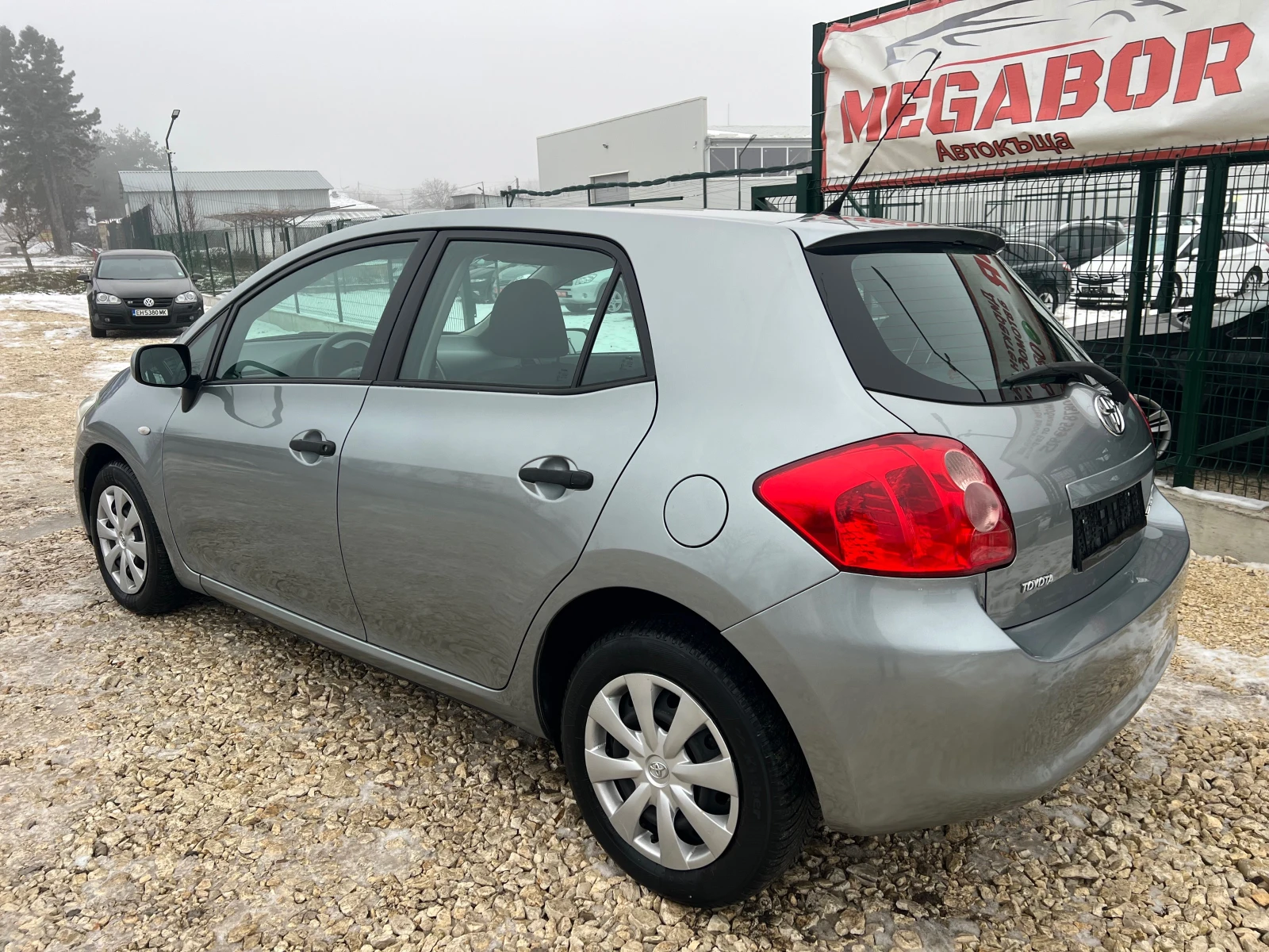 Toyota Auris 1.4i 16v/101p.s-Klima/5 vrati - изображение 4