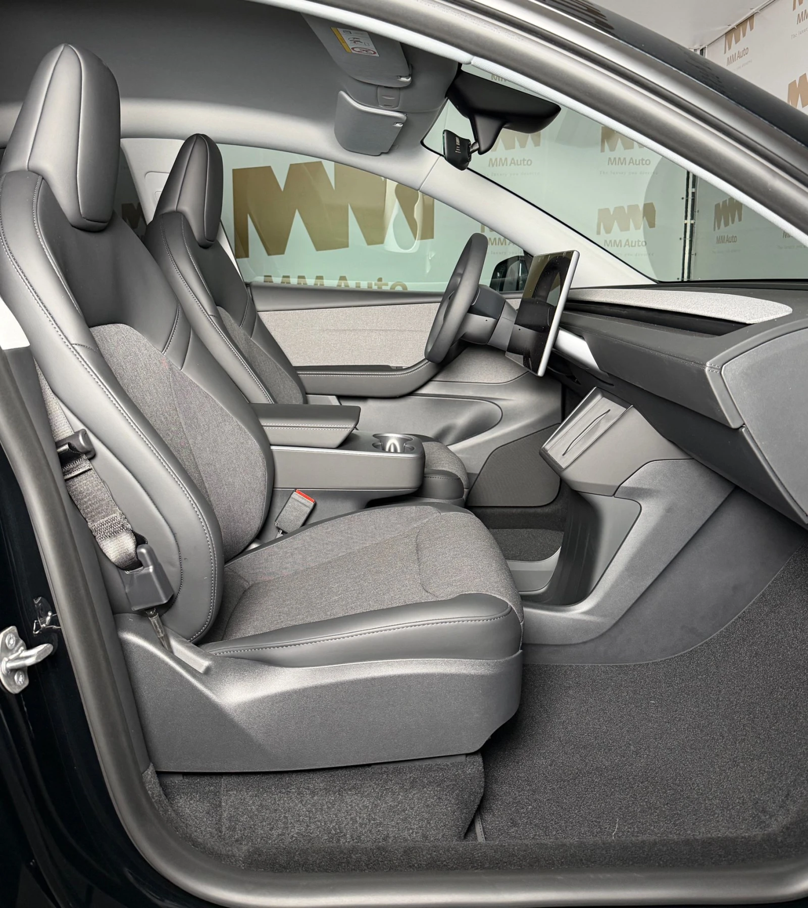 Tesla Model Y Diamond Black - изображение 10