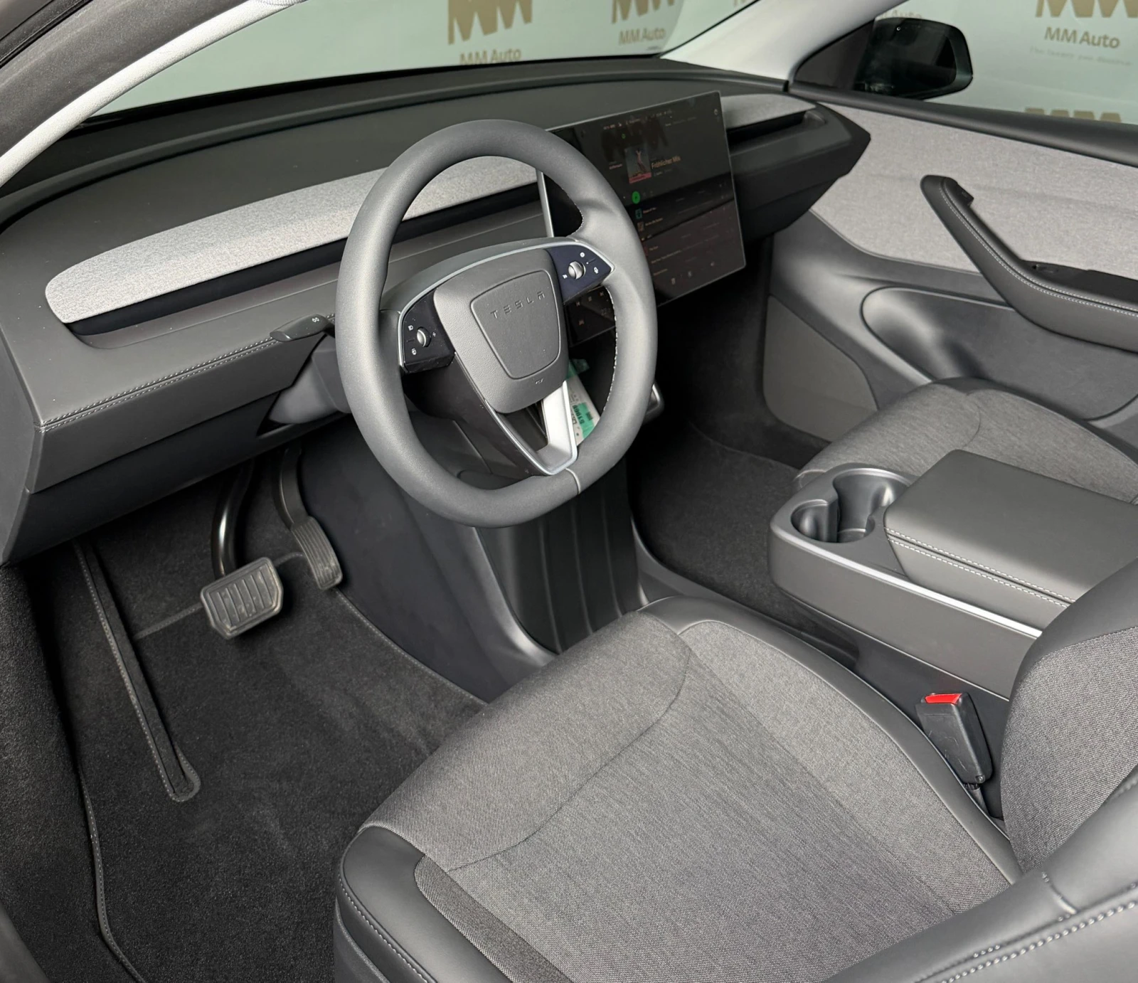 Tesla Model Y Diamond Black - изображение 7