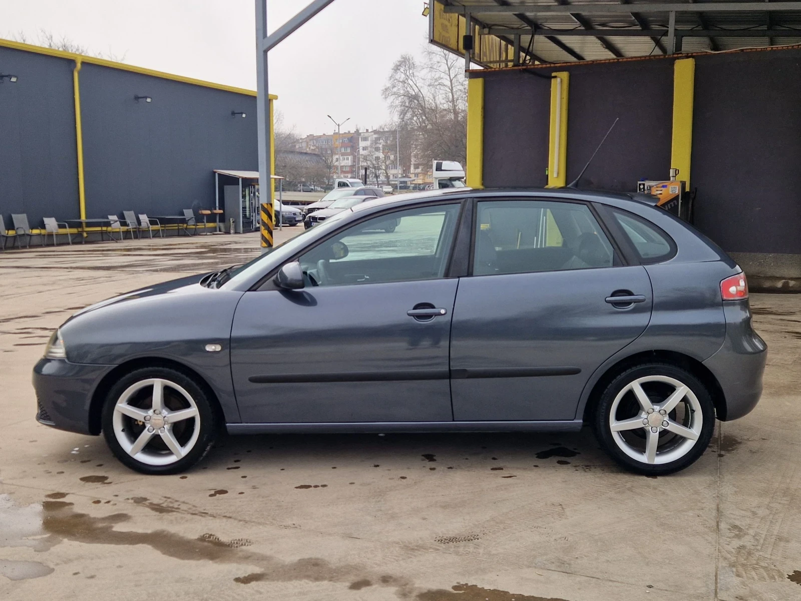Seat Ibiza 1.2i 70к.с., снимка 4 - Автомобили и джипове - 54062566