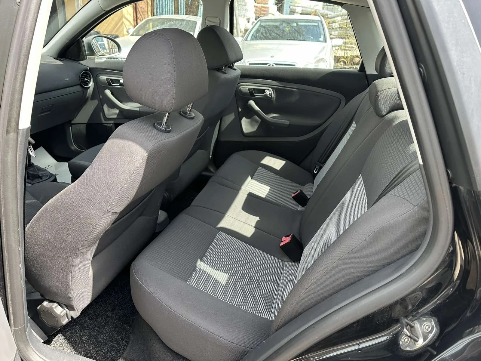 Seat Cordoba 1.4/16v Газ.Инж. в гаранция, снимка 9 - Автомобили и джипове - 54206596