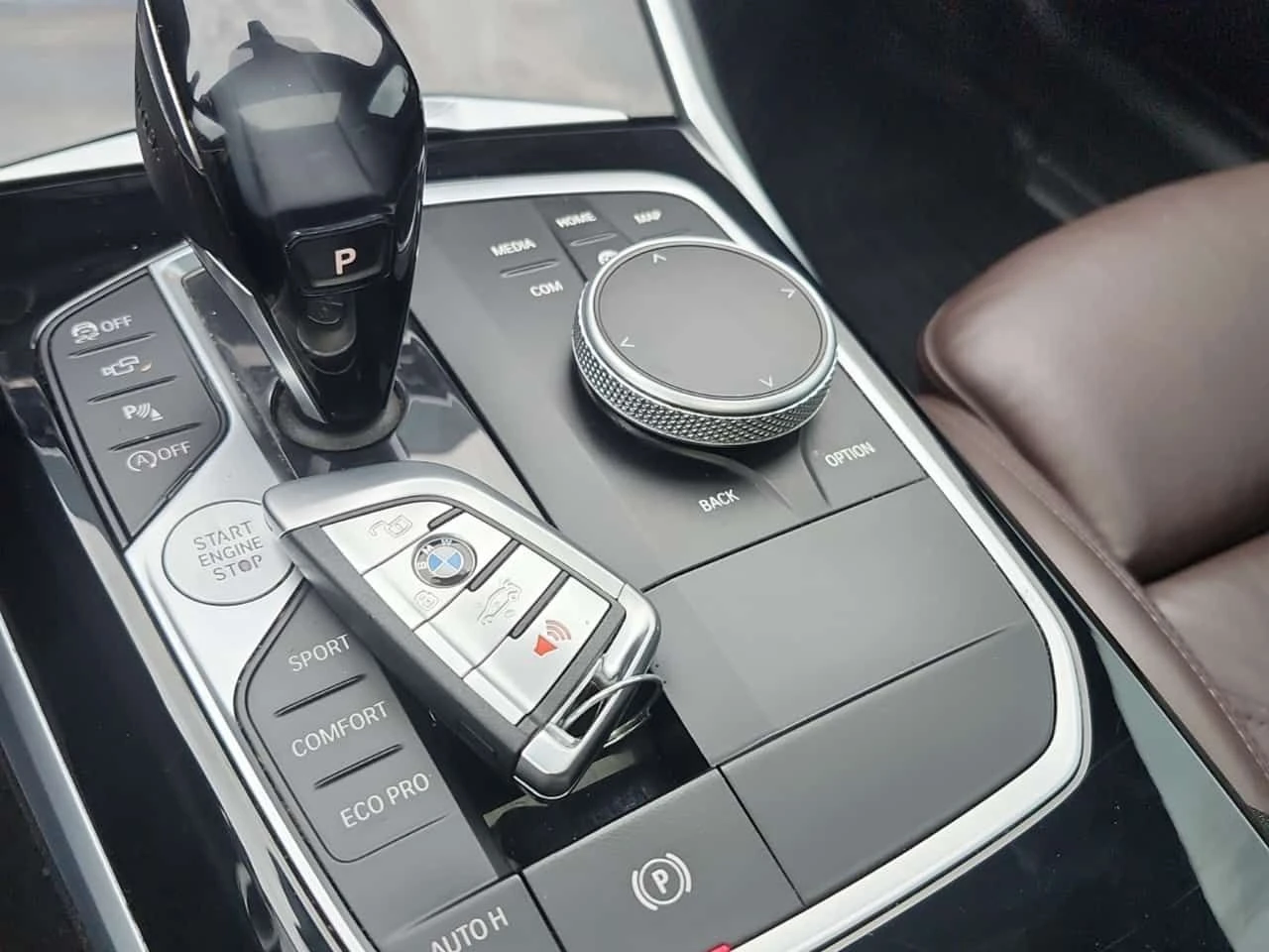 BMW 330 * 330I XDRIVE * ПОДГРЕВ* ПАНОРАМА* КАМЕРА* , снимка 9 - Автомобили и джипове - 54227621