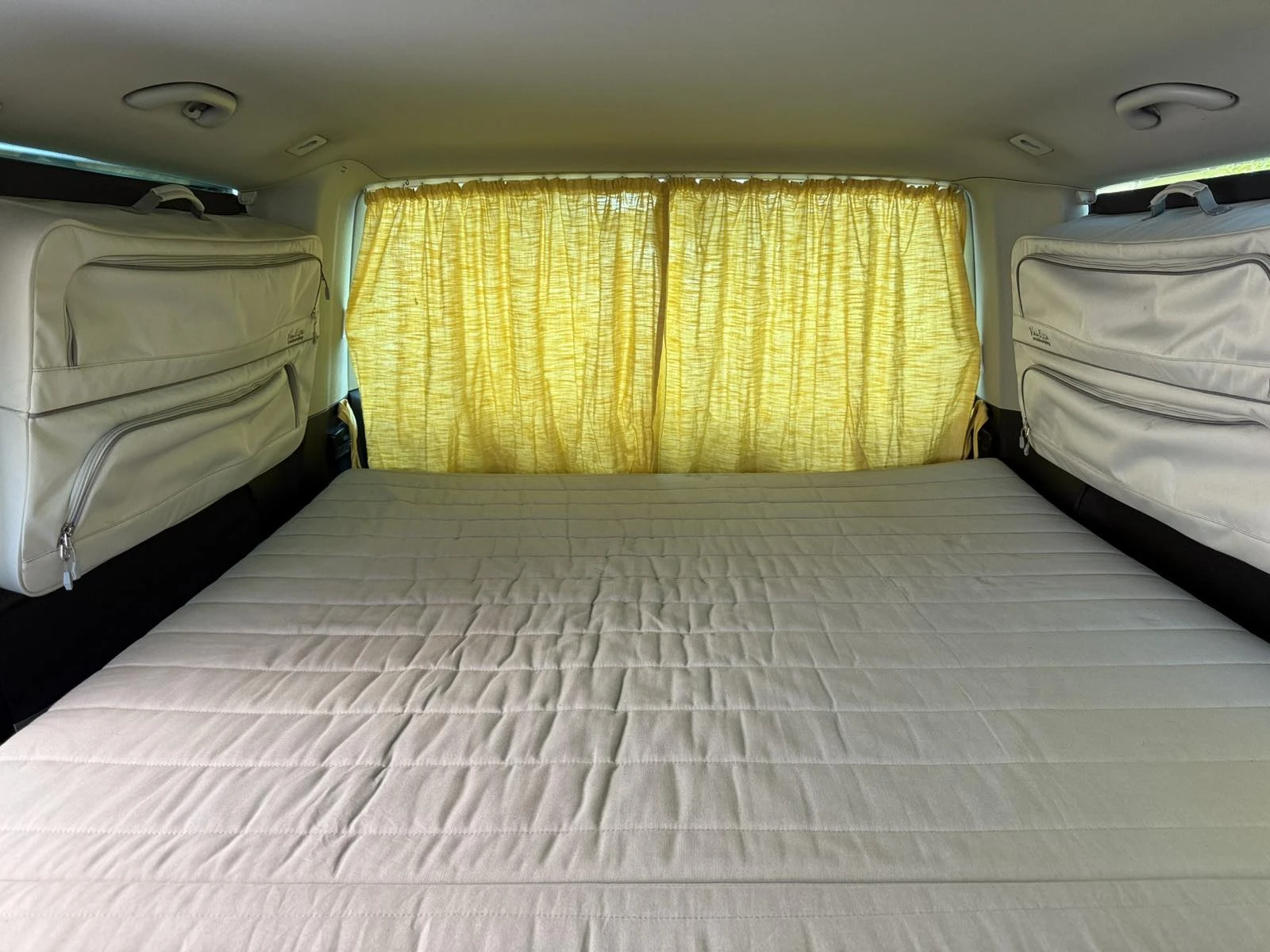 VW Multivan 2.0TDI Швейцария, снимка 13 - Автомобили и джипове - 54315537