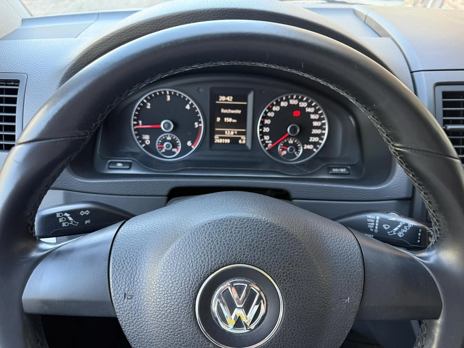 VW Multivan 2.0TDI Швейцария, снимка 9 - Автомобили и джипове - 54315537