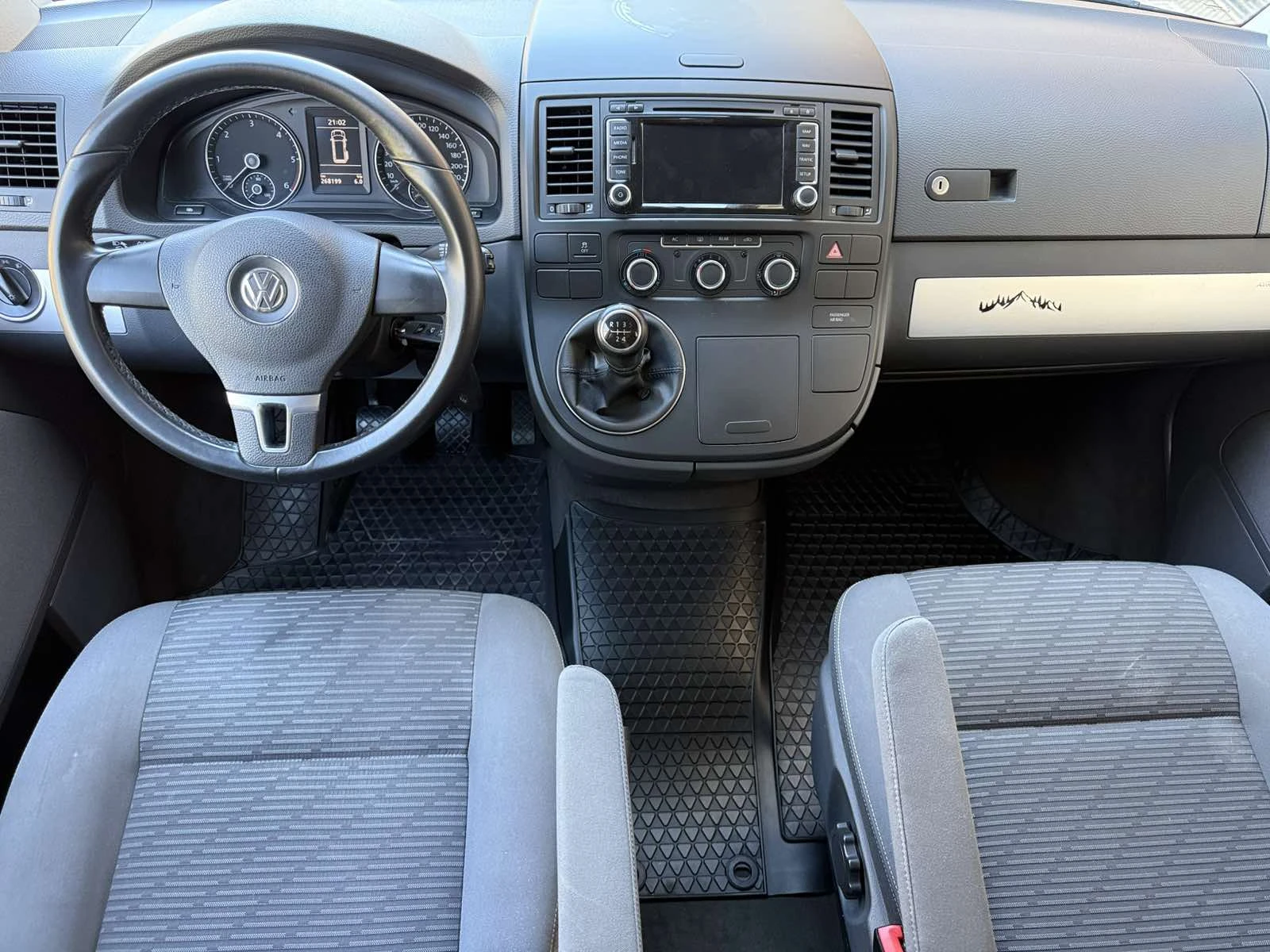 VW Multivan 2.0TDI Швейцария, снимка 10 - Автомобили и джипове - 54315537