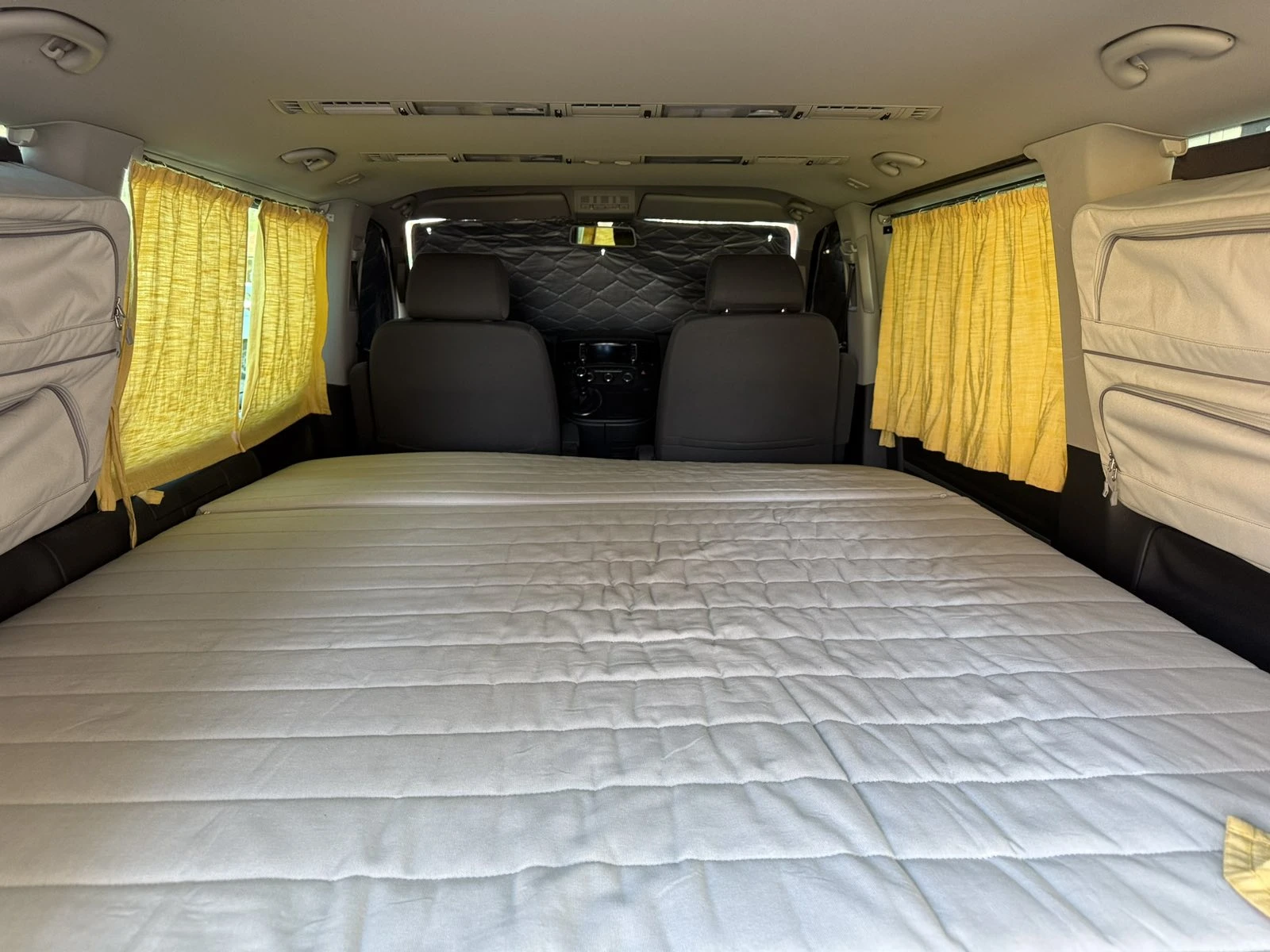 VW Multivan 2.0TDI Швейцария, снимка 14 - Автомобили и джипове - 54315537