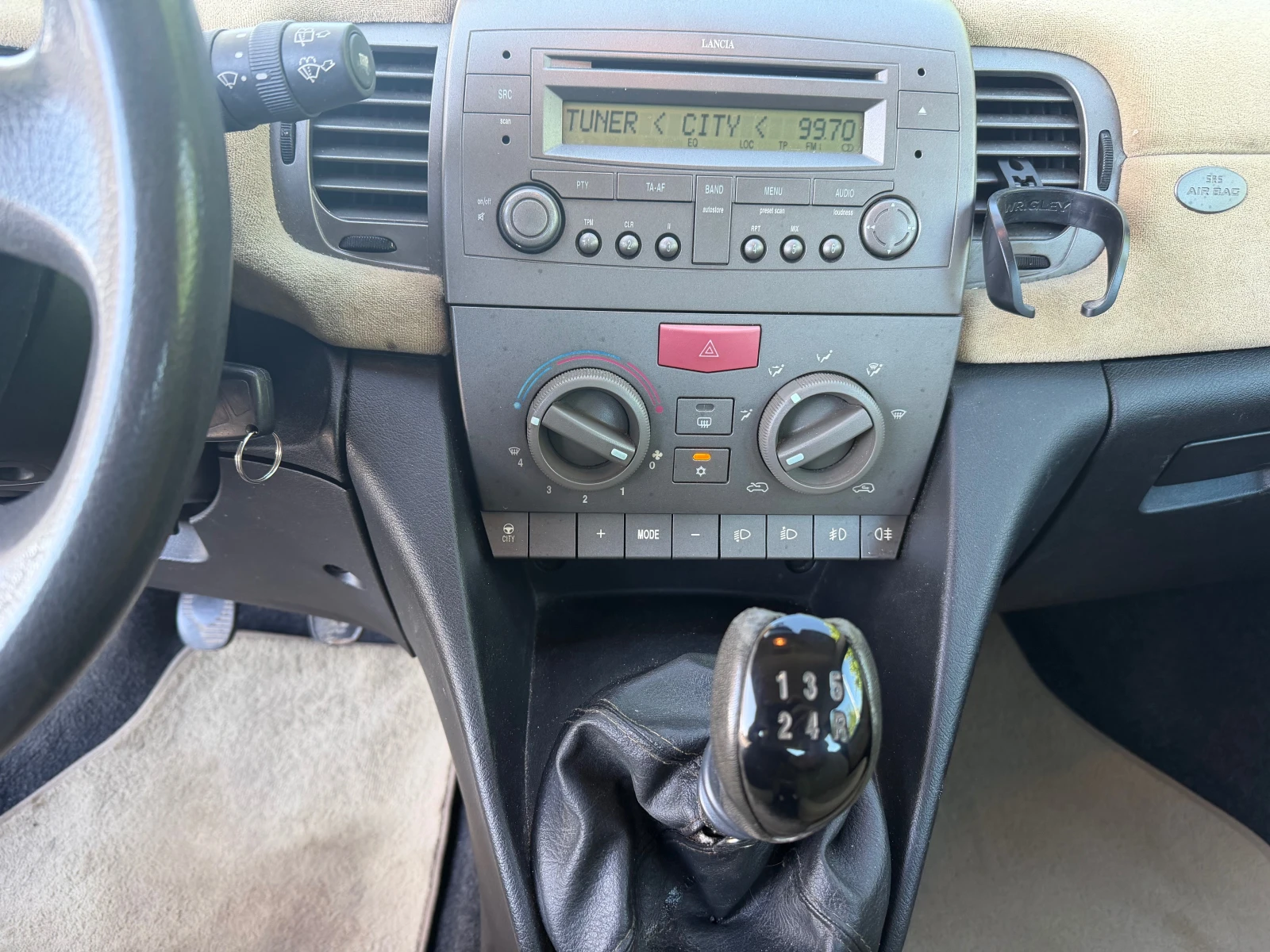 Lancia Ypsilon 1.4i БЕНЗИН, снимка 12 - Автомобили и джипове - 54570141