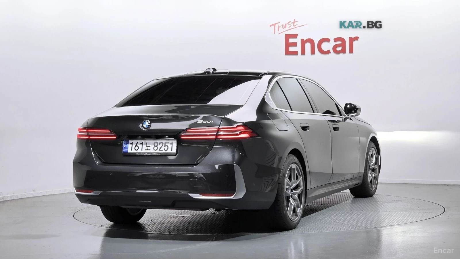 BMW 520 * КОЖА* ПОДГРЕВ* ОБДХВАНЕ* ПАНОРАМА* HEAD-UP* , снимка 2 - Автомобили и джипове - 54659586