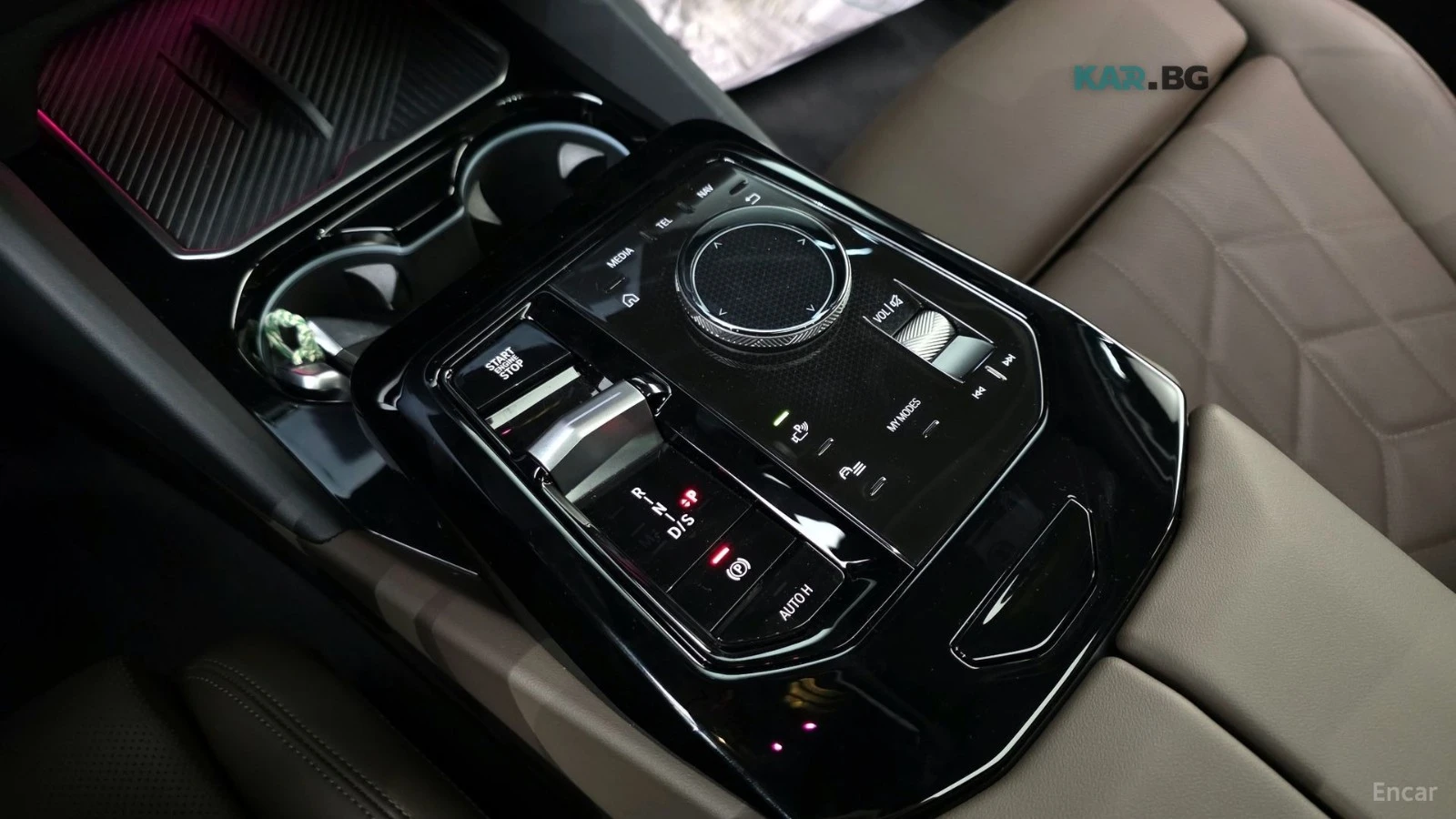 BMW 520 * КОЖА* ПОДГРЕВ* ОБДХВАНЕ* ПАНОРАМА* HEAD-UP* , снимка 9 - Автомобили и джипове - 54659586