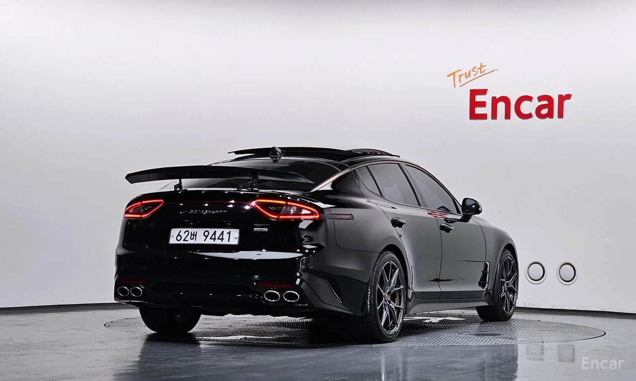 Kia Stinger 3.3 Turbo AWD* GT* Обдухване* Подгрев* 360 камера*, снимка 2 - Автомобили и джипове - 54700445