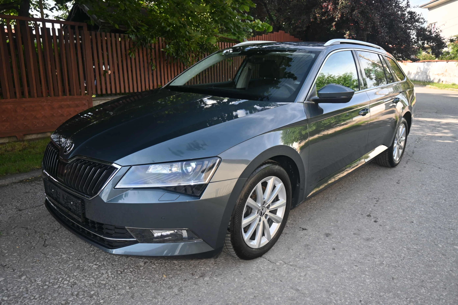 Skoda Superb КАТО НОВ, снимка 2 - Автомобили и джипове - 54998922