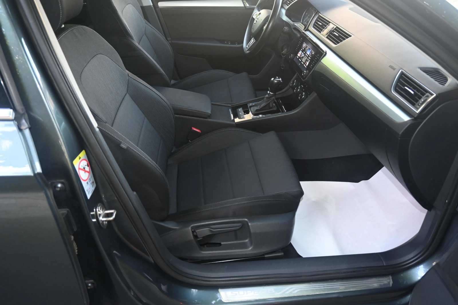 Skoda Superb КАТО НОВ, снимка 11 - Автомобили и джипове - 54998922