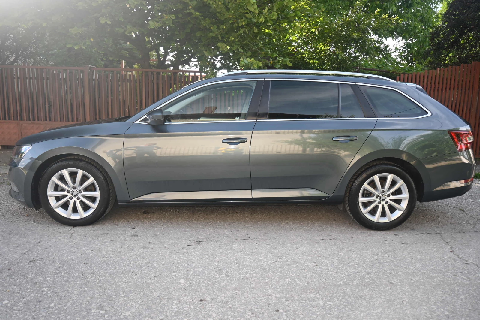 Skoda Superb КАТО НОВ, снимка 3 - Автомобили и джипове - 54998922