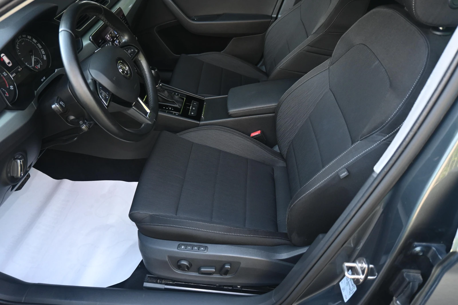 Skoda Superb КАТО НОВ, снимка 8 - Автомобили и джипове - 54998922