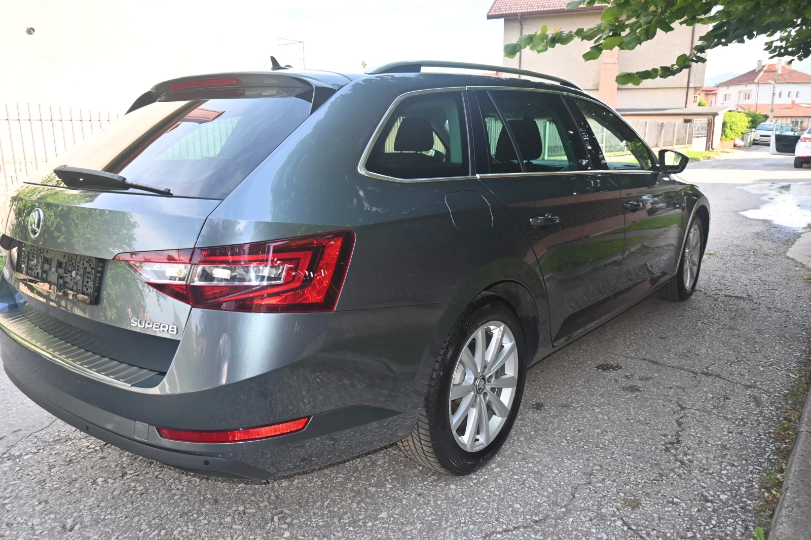 Skoda Superb КАТО НОВ, снимка 6 - Автомобили и джипове - 54998922