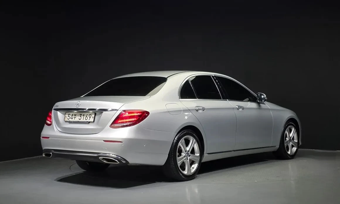 Mercedes-Benz E 200 W213 Disi/Navi/Подгрев/Обдухване, снимка 2 - Автомобили и джипове - 55077397