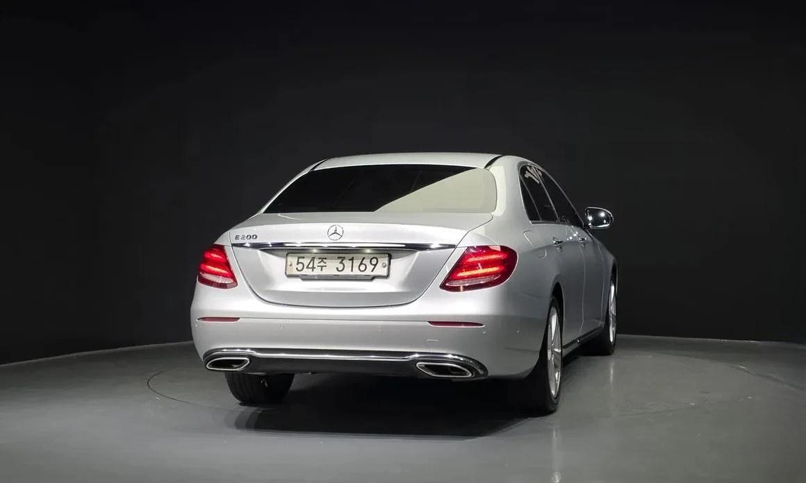 Mercedes-Benz E 200 W213 Disi/Navi/Подгрев/Обдухване, снимка 4 - Автомобили и джипове - 55077397