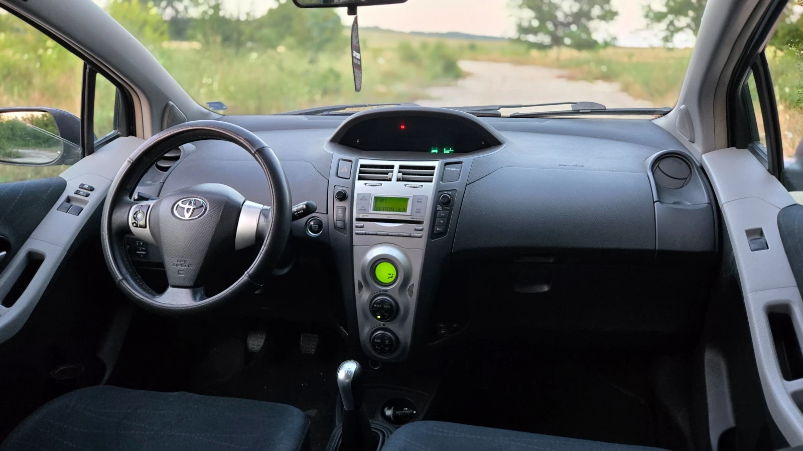 Toyota Yaris 1.4 d4d, снимка 8 - Автомобили и джипове - 55420031