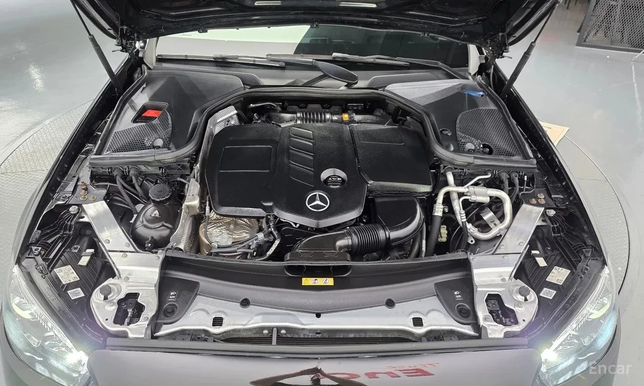 Mercedes-Benz E 220 d 4MATIC AMG Line/ДИСТРОНИК/360/ПОДГРЕВ/ШИБЕДАХ, снимка 6 - Автомобили и джипове - 55951565